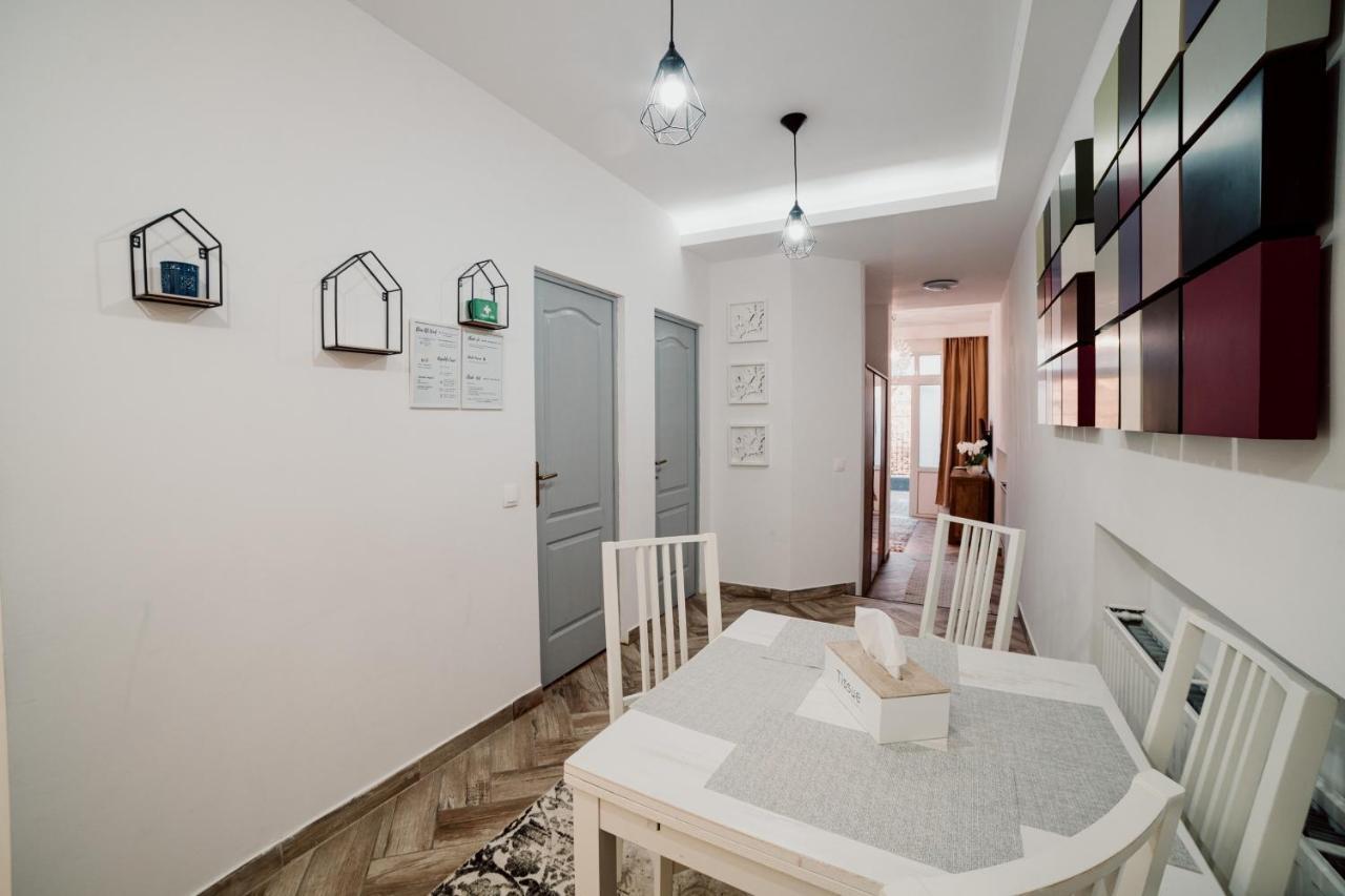Garden Apartament Petrila Bagian luar foto